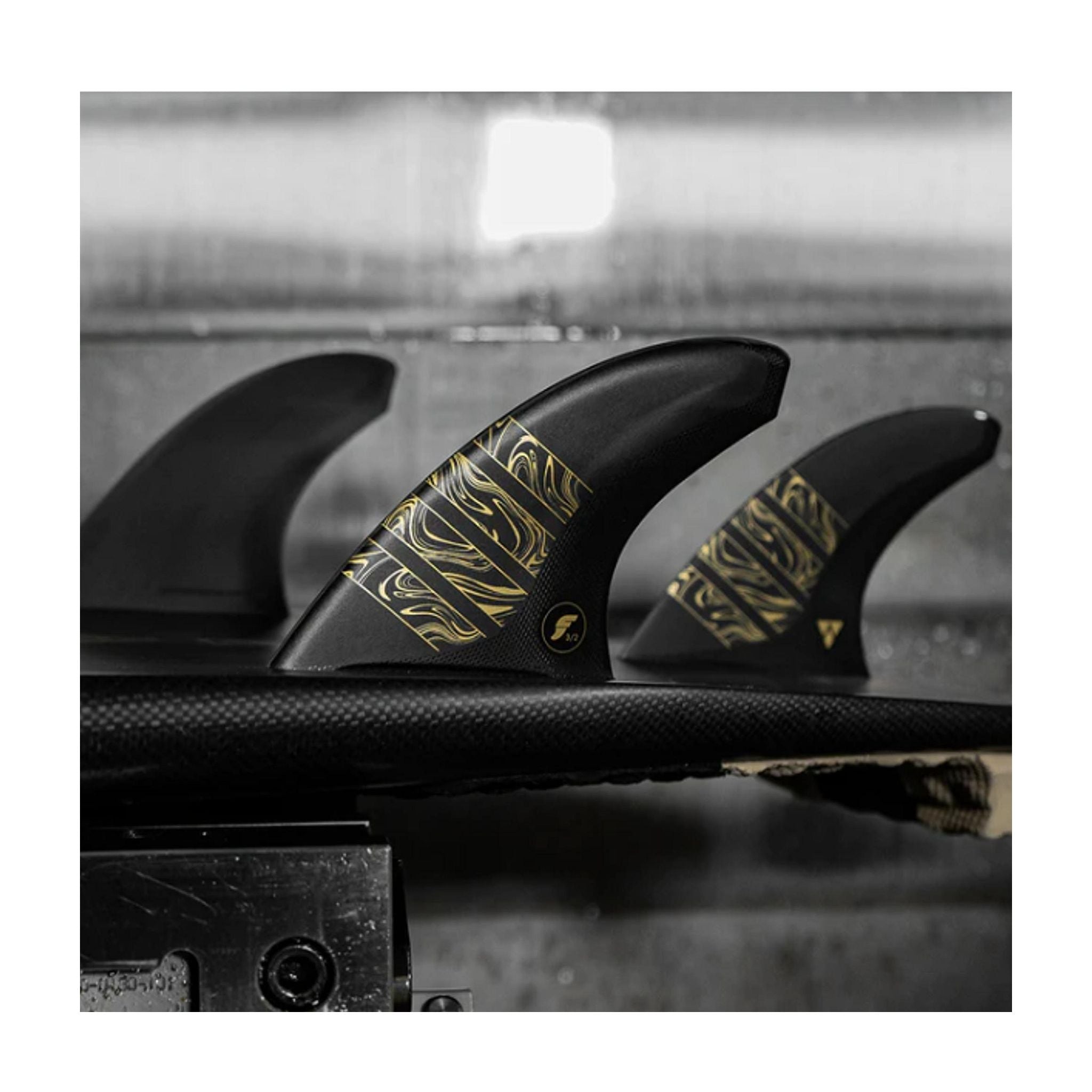 FUTURES Thruster Fin Set VECTOR 3/2 Alpha M Gold